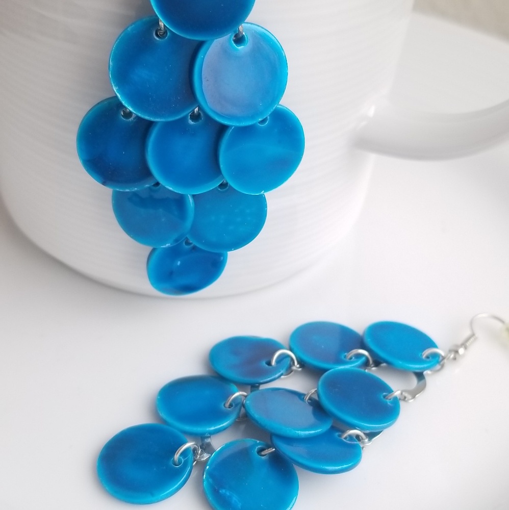 🆕️ 3/$18 BoHo Blue Chic Shell Waterfall Earrings - Picture 4 of 8
